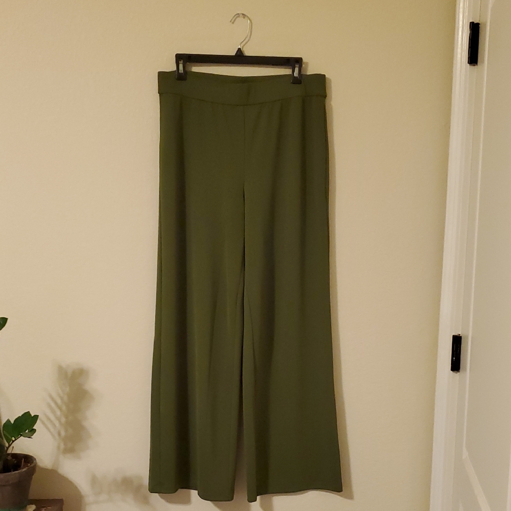 Elegant Green Wide-Leg Pants